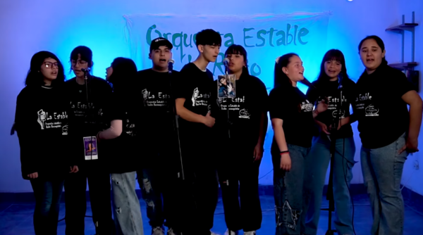 La música, la memoria y el compromiso comunitario se unen en “Hoy y Siempre: La historia de Naty Sabán”, el videoclip realizado por los jóvenes integrantes de la Orquesta Estable de Radio Reconquista junto a la Asociación Civil Mujeres La Colmena, con el acompañamiento de FM Reconquista. La producción fue estrenada oficialmente el 17 de octubre de 2026 a través de los canales de comunicación de la radio y tiene como propósito mantener viva la memoria de Natalia “Naty” Sabán, visibilizar su historia y renovar el pedido de justicia por su femicidio.